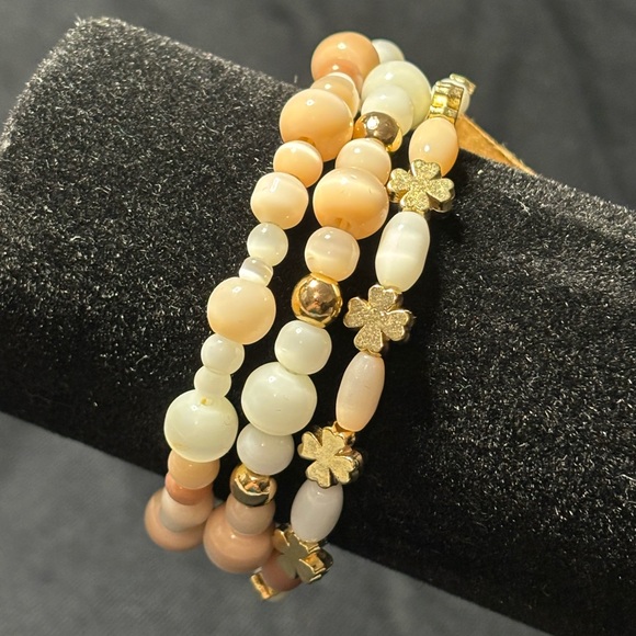 3 stretchy bracelets - Picture 1 of 2